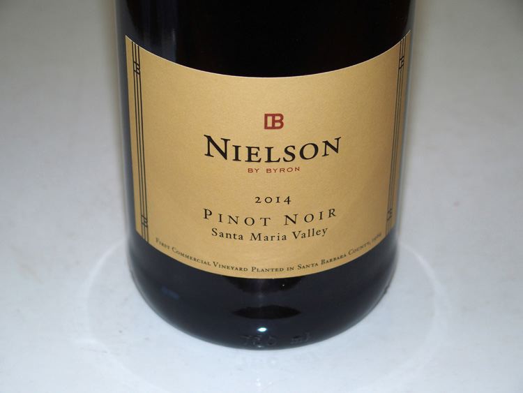 Санта барбара шампанское. Nelson Pinot Noir. Nielson вино Пино Нуар. Santa Barbara вино. Вино Пино Нуар Санта Барбара США.